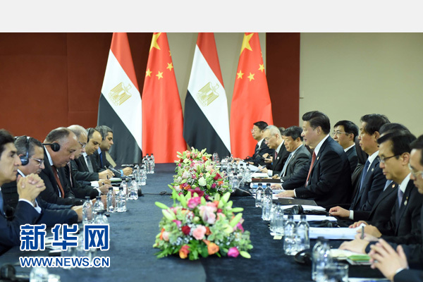 12月4日，国家主席习近平在约翰内斯堡会见埃及总理伊斯梅尔。新华社记者 张铎 摄 