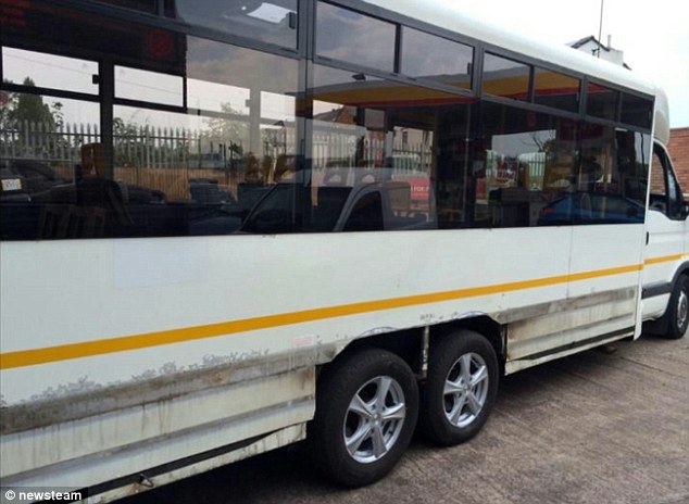 英大叔将汽车改装成公务机 自带