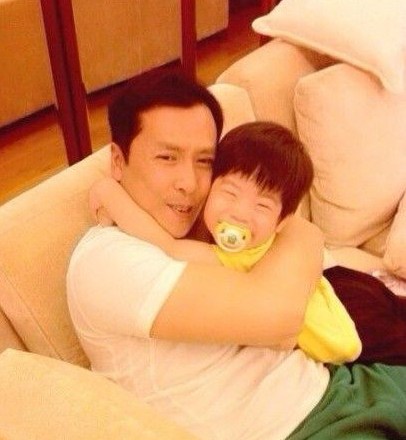 明星二胎曝光拼帅比萌：田亮儿子萌过Kimi