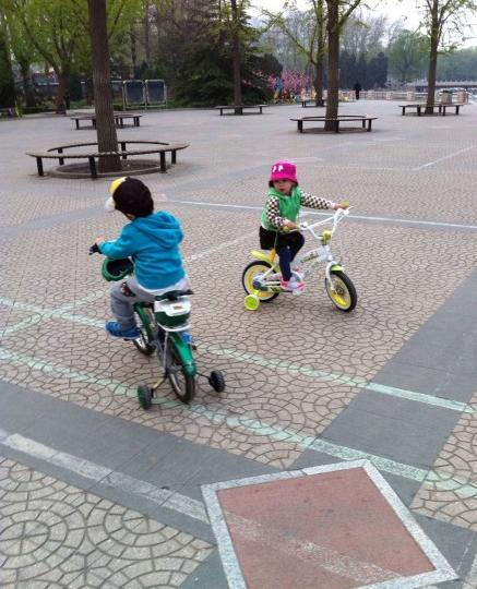 明星二胎曝光拼帅比萌：田亮儿子萌过Kimi