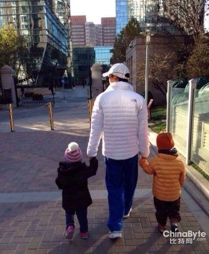 明星二胎曝光拼帅比萌：田亮儿子萌过Kimi