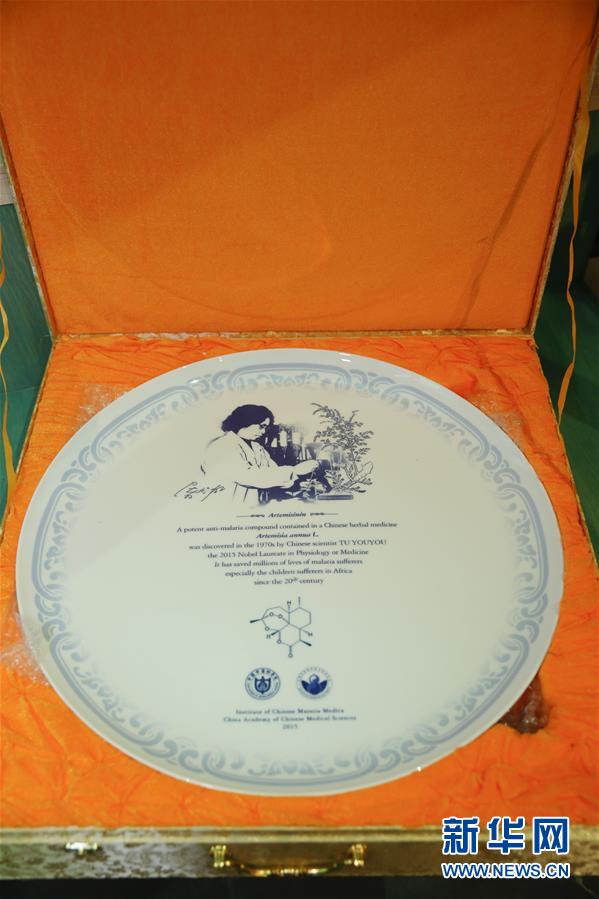 （国际）（2）屠呦呦向诺贝尔博物馆赠送个人物品