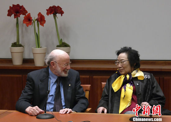 特写：诺奖得主屠呦呦称&ldquo;工作尚未完成&rdquo;