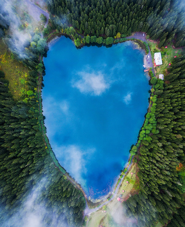 网友航拍摄影作品展现全球壮观美景