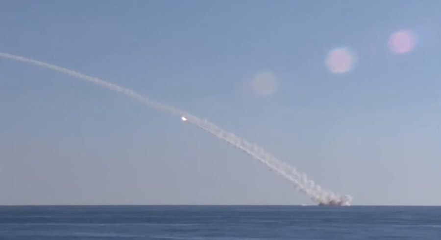 俄潜艇首次抵地中海 发射巡航导弹打击IS