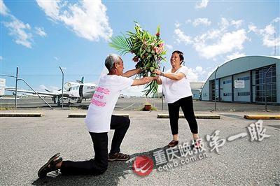 ▲顾全平向老伴&ldquo;求婚&rdquo;