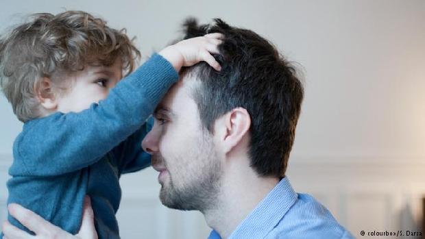 德国越来越多父亲休“育儿假”