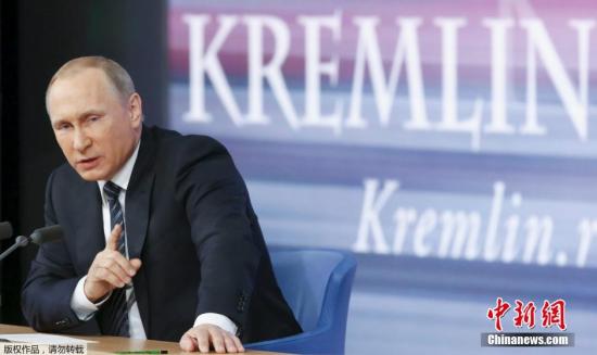 当地时间12月17日，俄罗斯莫斯科，俄罗斯总统普京年度记者发布会在莫斯科世界贸易中心举行。今年是普京作为总统的第十一次年度记者会，1390名俄罗斯国内外的记者报名参加，为历年之最。