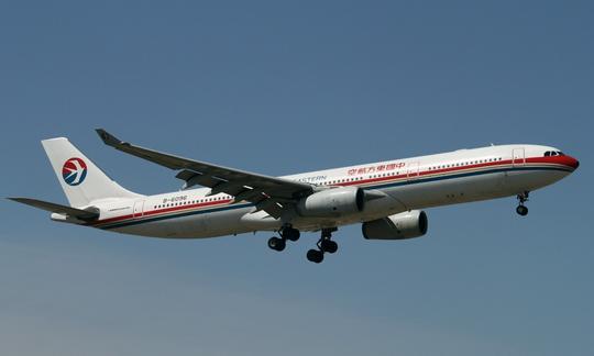 东航MU782紧急备降马来西亚 空姐尖叫场面失控