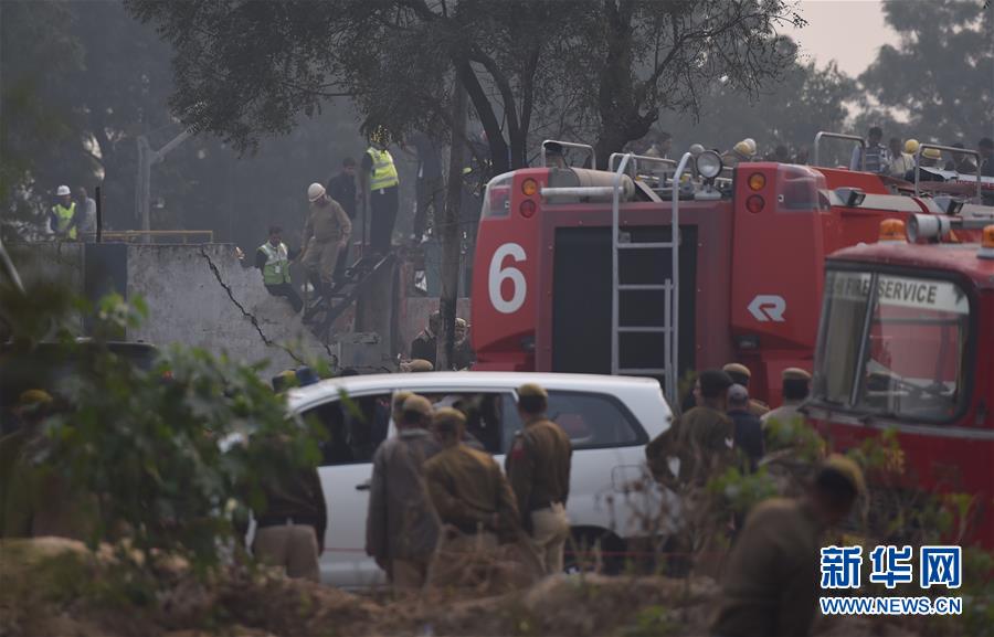 （国际）（1）印度一架军机在新德里坠毁10人遇难