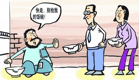 牛!夫妻坐飞机乞讨日入四千 乞讨手法秒杀职业乞丐(组图)