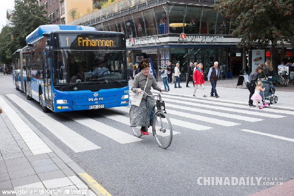 体验世界上最安全城市：包包随意放、深夜出门不心慌