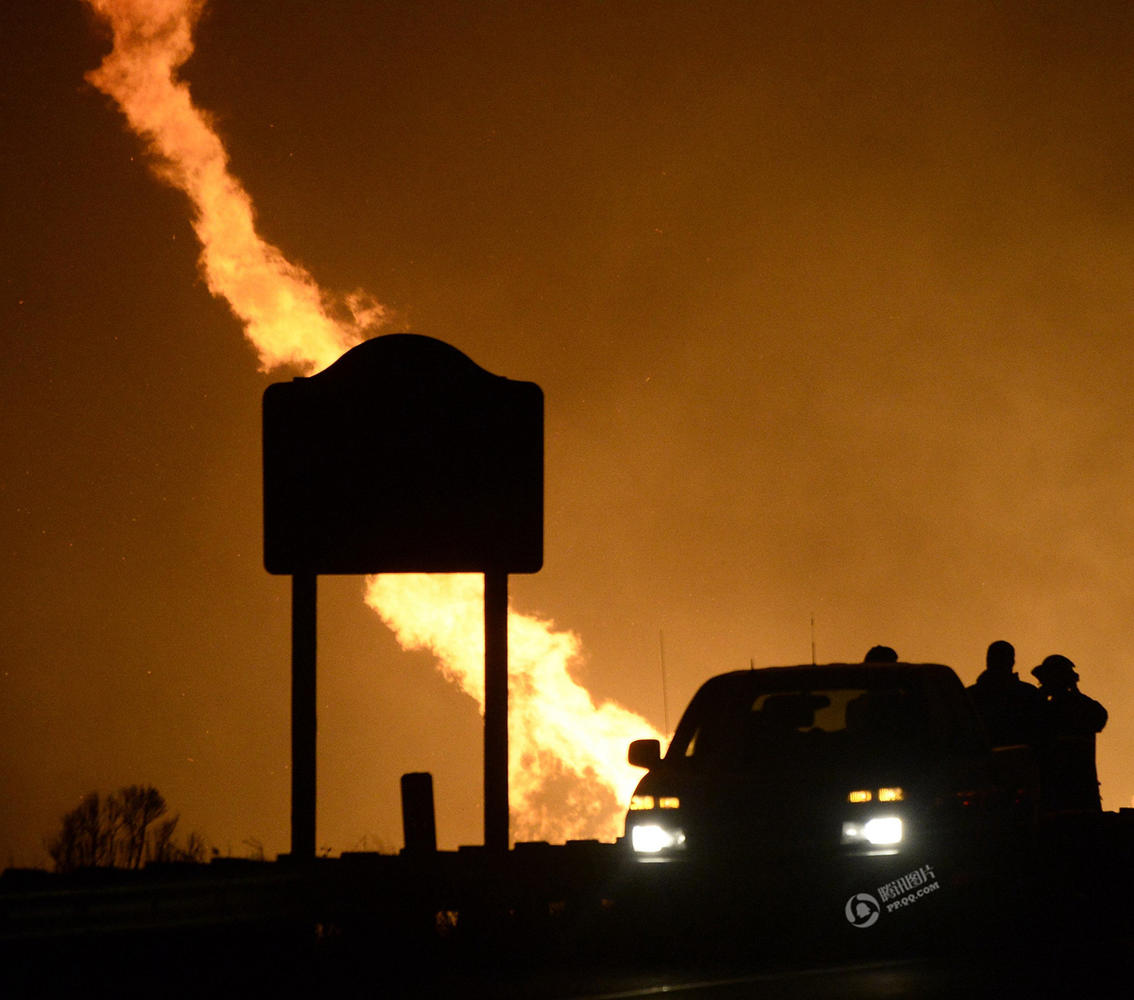 美国加州发生森林大火 强风助阵现&ldquo;火龙卷&rdquo;