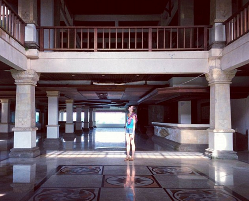 巴厘岛幽灵酒店荒废10年 称有工人冤魂