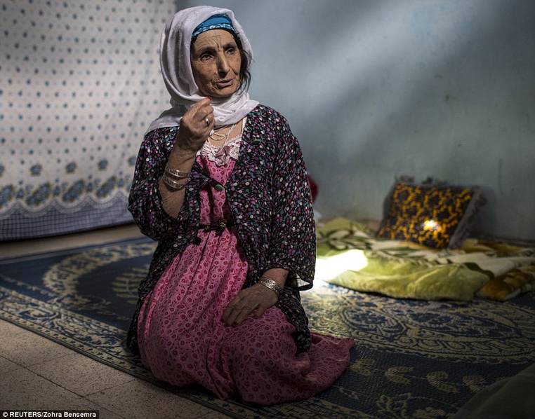 百岁老人脸部纹身悔一生 捐赠财产求救赎