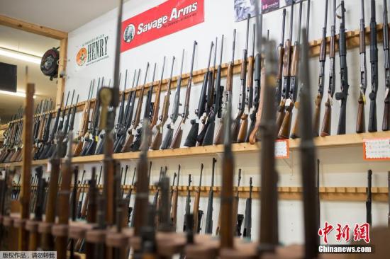 美国接连发生的枪支暴力时间让控枪问题在民间引发巨大争论。