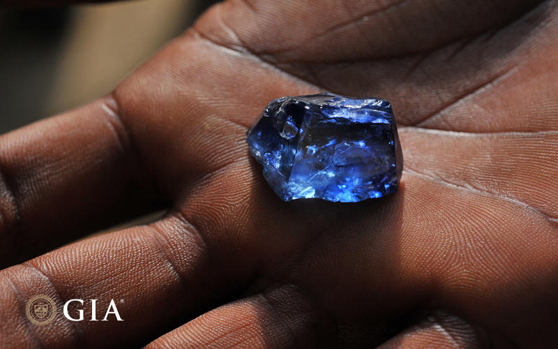 斯里兰卡发现最大蓝星宝石 价值1亿美元