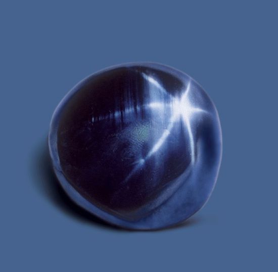 &ldquo;亚当之星&rdquo;在斯里兰卡南部的&ldquo;宝石城&rdquo;拉特纳普勒被发现。相关珠宝鉴定学家和地质学家在认证这块蓝星是世界上最大的蓝宝石。