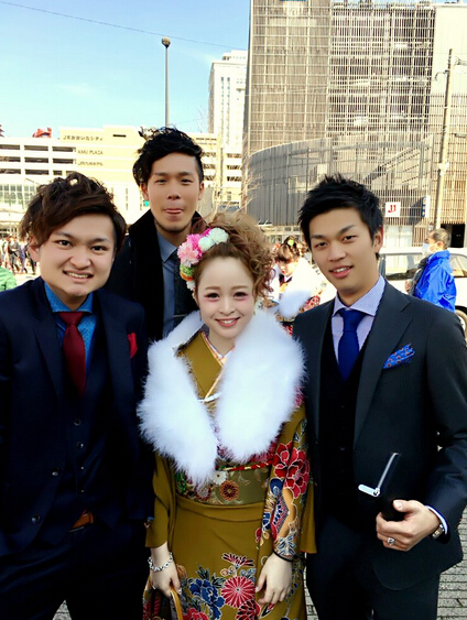 日本举行成人节活动 美少女秀和服诱惑(组图