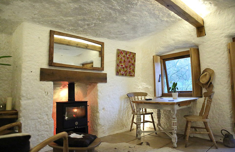 &ldquo;现代穴居人&rdquo;改造2.5亿年史前洞穴 配备水电和Wi-Fi