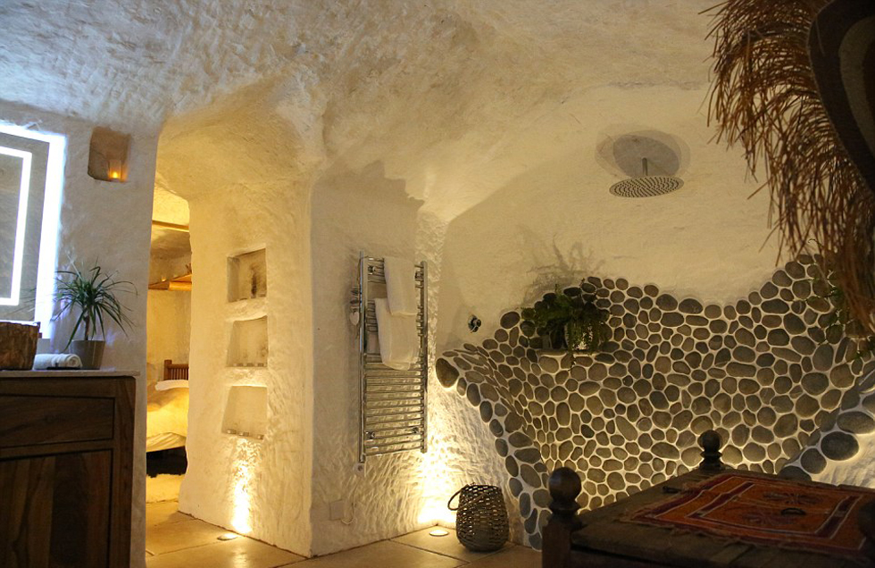 &ldquo;现代穴居人&rdquo;改造2.5亿年史前洞穴 配备水电和Wi-Fi