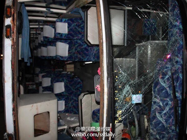 泰国旅游大巴翻车 18名中国游客受伤