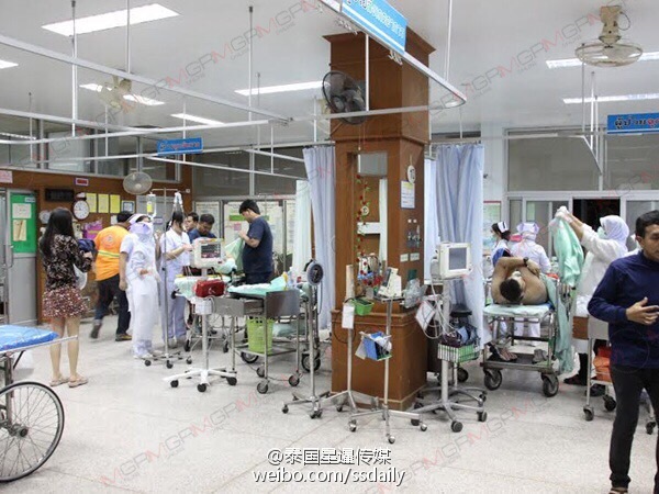 泰国旅游大巴翻车 18名中国游客受伤