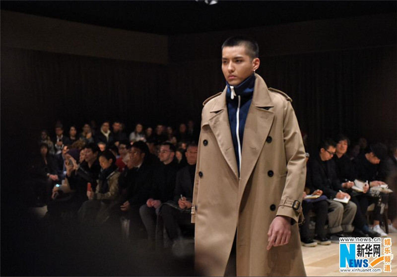吴亦凡伦敦时装周帅气走秀 受国外媒体争相采访【组图】