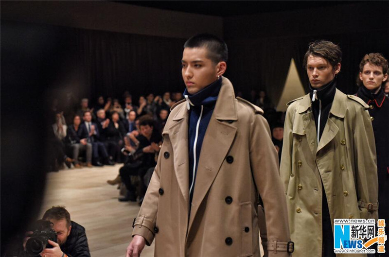 吴亦凡伦敦时装周帅气走秀 受国外媒体争相采访【组图】