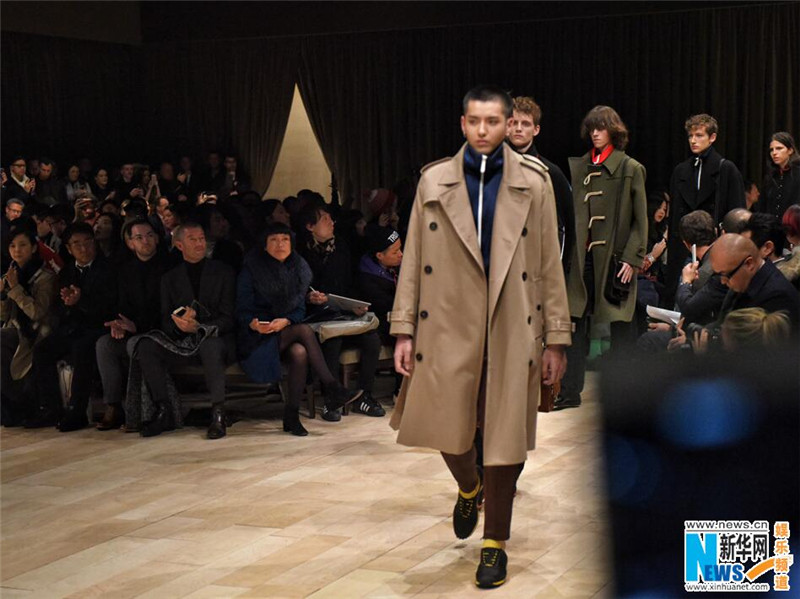 吴亦凡伦敦时装周帅气走秀 受国外媒体争相采访【组图】