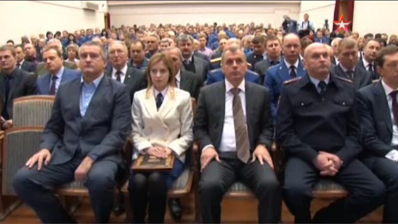 克里米亚美女检察长首次着白色将军礼服惊艳亮相