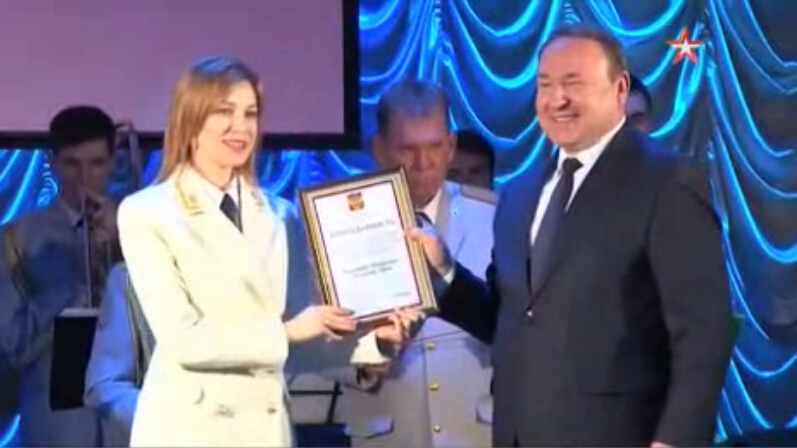 克里米亚美女检察长首次着白色将军礼服惊艳亮相