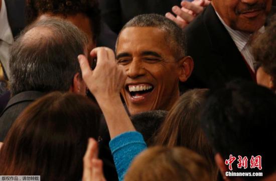 当地时间2016年1月12日晚，美国华盛顿，美国总统奥巴马进行其总统任期内的最后一次国情咨文，也是其第七次进行国情咨文。根据白宫提供的国情咨文节选，奥巴马将在讲话中呼吁要拒绝党派间的互不信任，以修补当前政治。&ldquo;我们想要的未来包括家庭的机遇和安全、逐步提升的生活水平以及为后代留下一个可持续的和和平的星球。这些都在我们力所能及的范围之内。只有我们共同努力，这样的未来才会实现；只有我们进行理性和有建设性的辩论，这样的未来才会实现。&rdquo;他说。