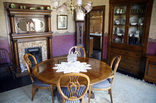 目前，房屋的标价已经从30万美金降到了25万美金。