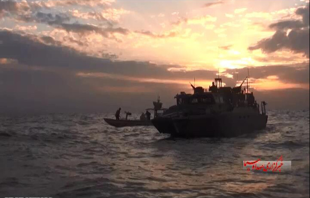 伊朗扣押美军画面曝光：大兵跪地道歉