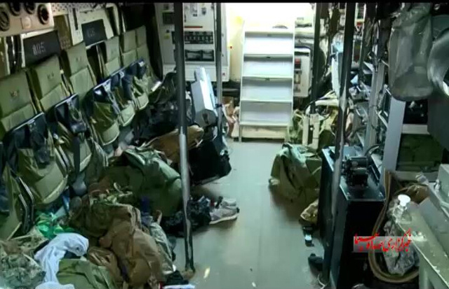 伊朗扣押美军画面曝光：大兵跪地道歉