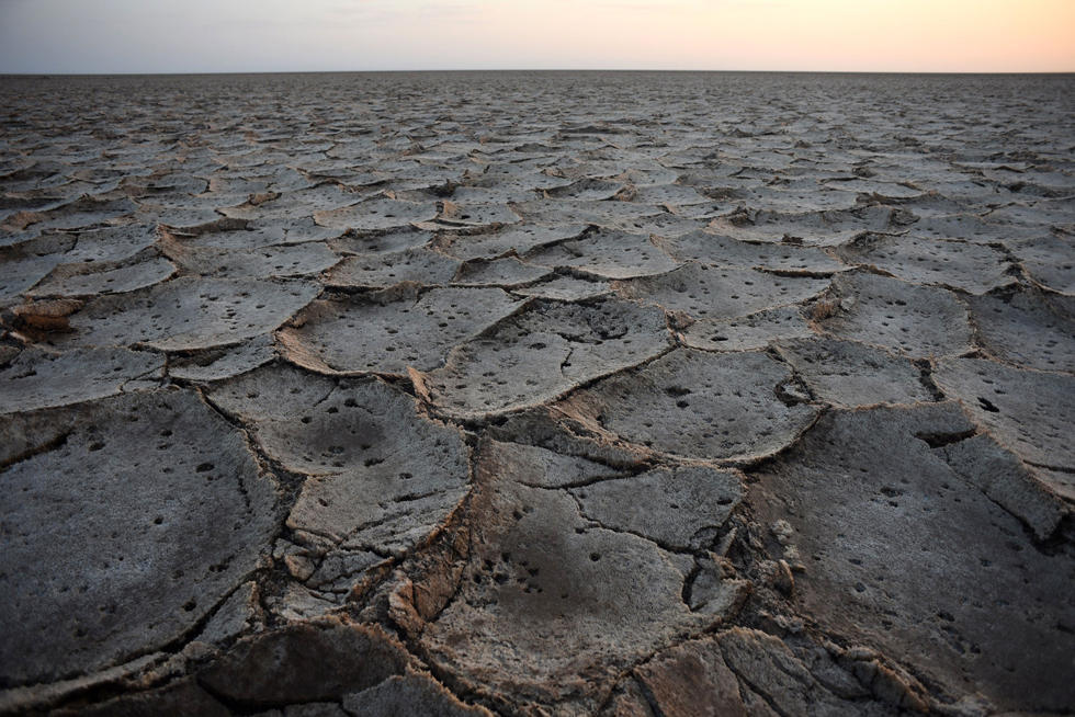 埃塞俄比亚古老的盐矿贸易 一块盐卖1元多