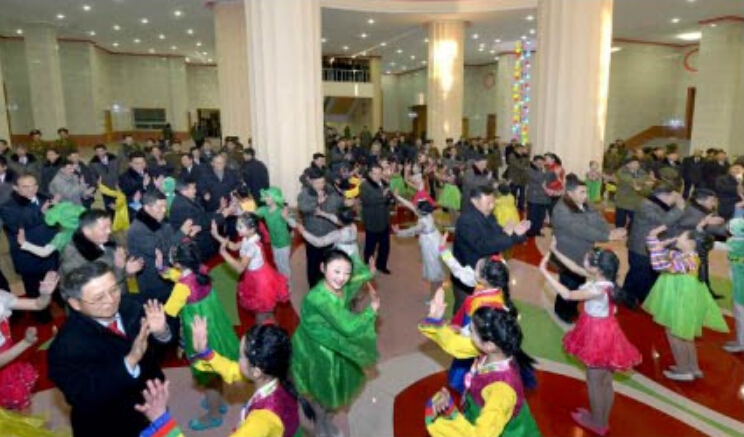 朝鲜核试科学家出游 十万人民送行