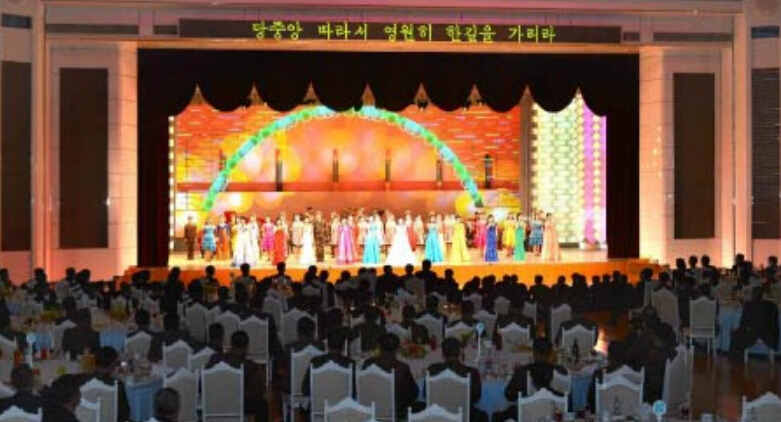 朝鲜核试科学家出游 十万人民送行