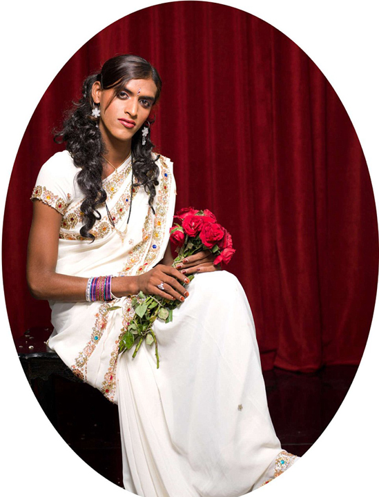 印度双性人海吉拉斯:以乞讨与卖淫为生(组图)