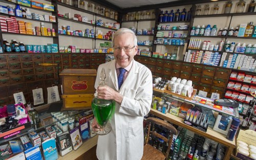 英国最古老药房已营业282年顾客多为贵族（图）