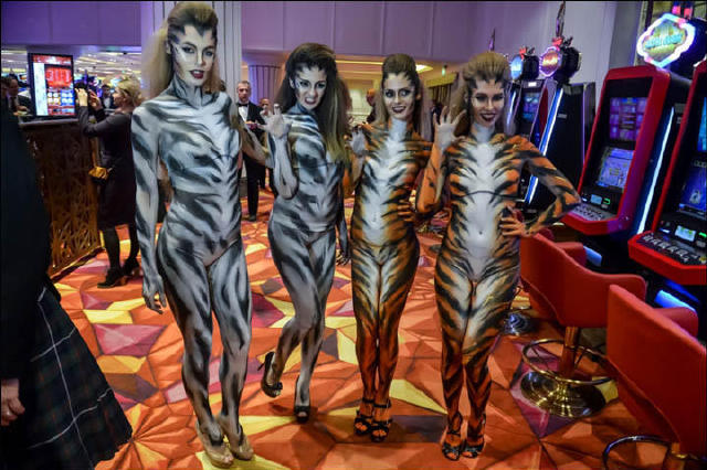 俄远东赌场吸引大批中日韩游客 美女如云(组图