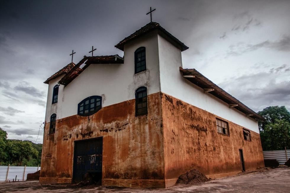 巴西最严重环境灾难 泥石流淹没屋顶