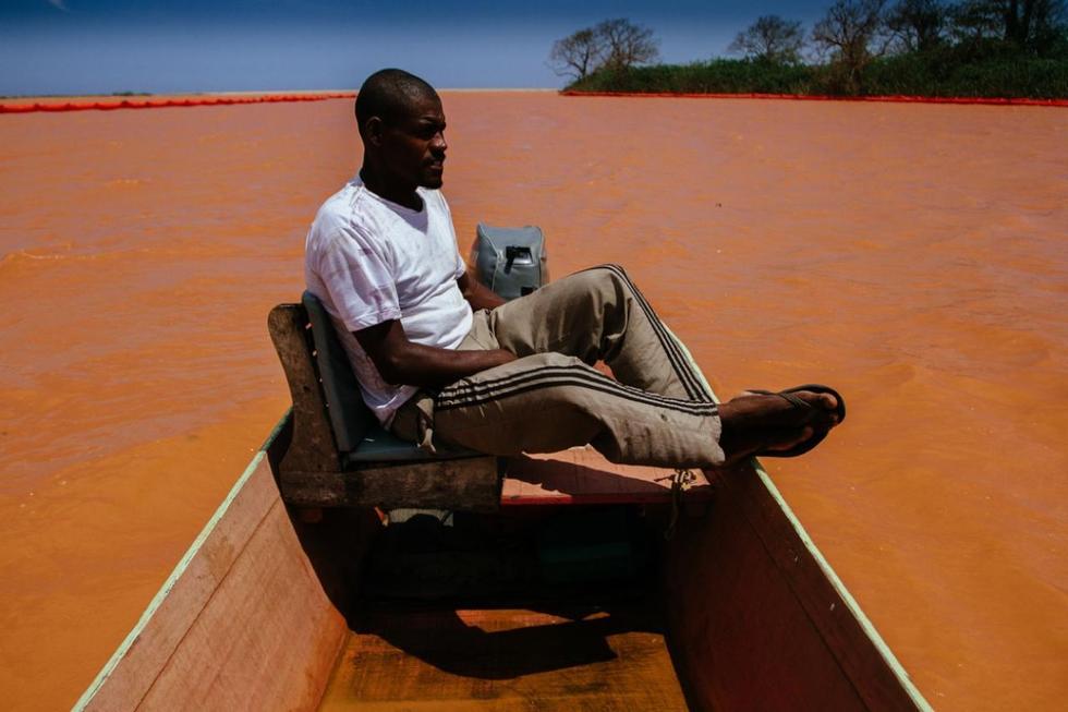 巴西最严重环境灾难 泥石流淹没屋顶