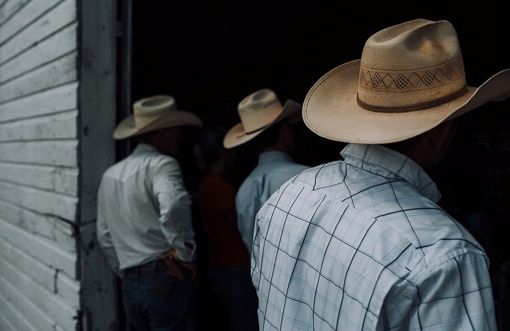 摄影师拍摄美国农民面临的困境