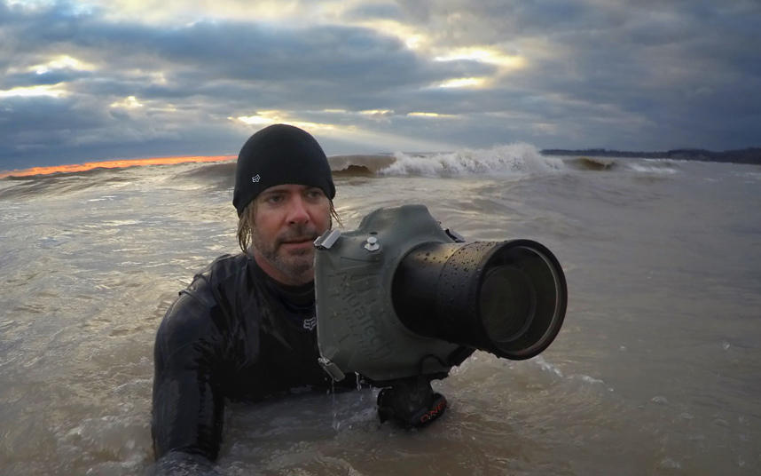 极端天气引发加拿大伊利湖惊涛骇浪 变湖为&ldquo;海&rdquo;