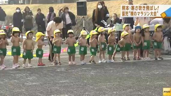 站在起跑线的小朋友。