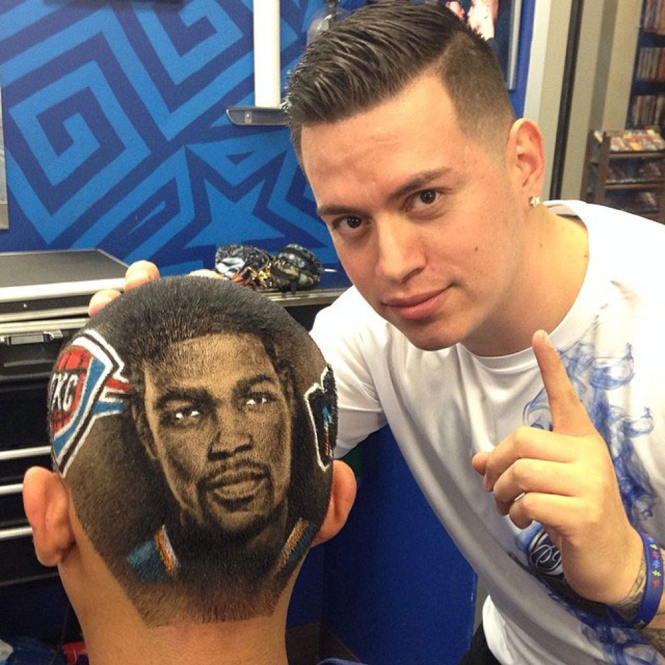 真爱粉！球迷发型追星 C罗梅西传神李小龙霸气(组图)