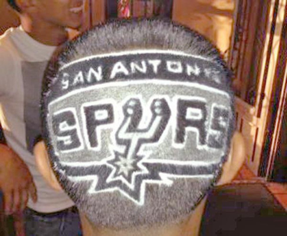 真爱粉！球迷发型追星 C罗梅西传神李小龙霸气(组图)