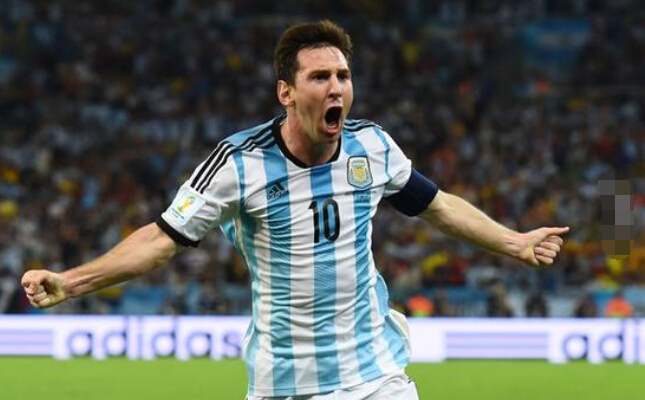 伊拉克男童穿塑料袋梅西球衣感动网友(组图